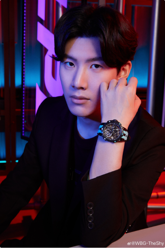 被多年后依 被多年后依